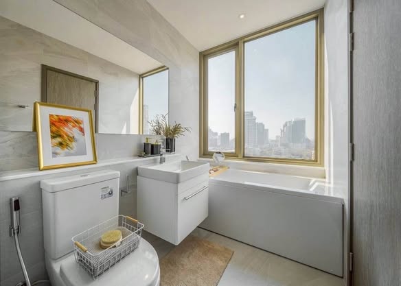 bedroom and bathroom of Rhythm Ekkamai Estate