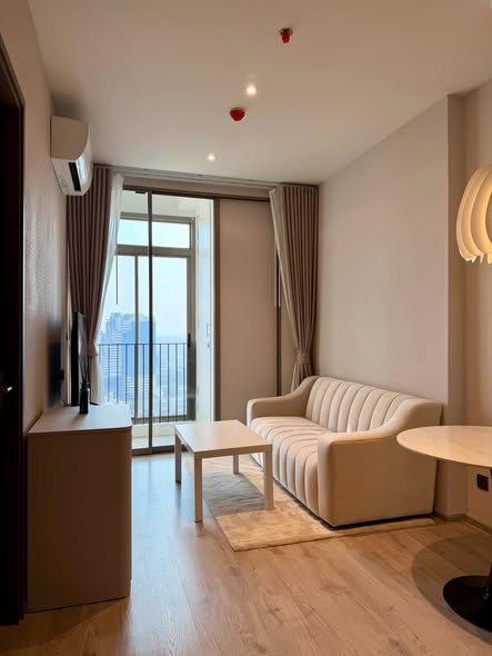 living room of Rhythm Ekkamai Estate