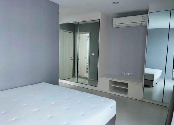 bedroom of Rhythm Sukhumvit 42