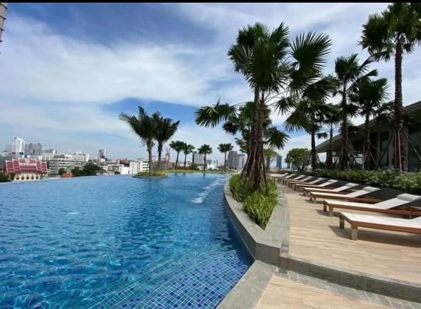 pool of Supalai Oriental Sukhumvit 39