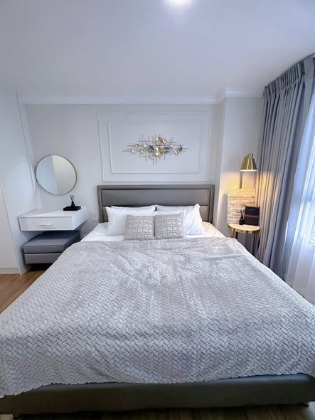 bedroom of The Clover