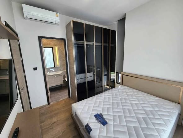 bedroom of The Crest Park Residences