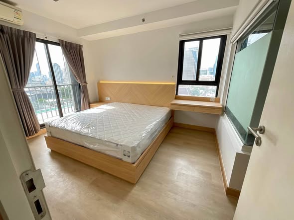 bedroom of The Seed Mingle