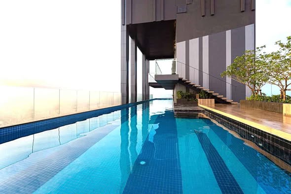 pool of The Tree Huamak Interchange