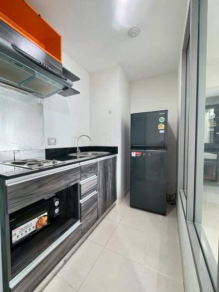 kitchen of VOQUE Place Sukhumvit 107 – Bearing 2 : โว้ค เพลส สุขุมวิท 107 – แบริ่ง 2