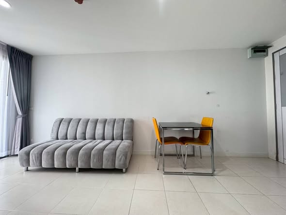 living room of VOQUE Place Sukhumvit 107 – Bearing 2 : โว้ค เพลส สุขุมวิท 107 – แบริ่ง 2