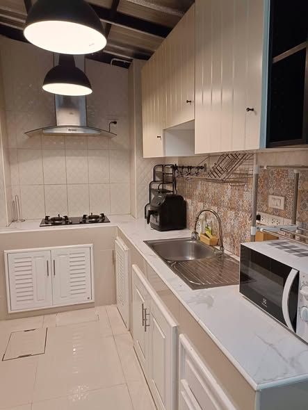 kitchen of โกลเด้น ทาวน์ 3 ลาดพร้าว เกษตรนวมินทร์