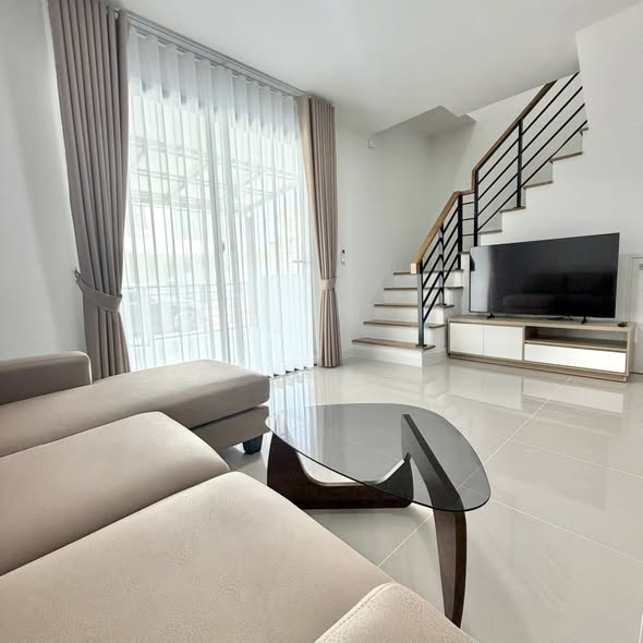 living room of พลีโน่ สุขุมวิท-บางนา 3 Pleno Sukhumvit-Bangna 3