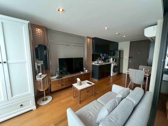 bedroom and living room of Altitude Define