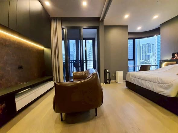 bedroom of Ashton Asoke