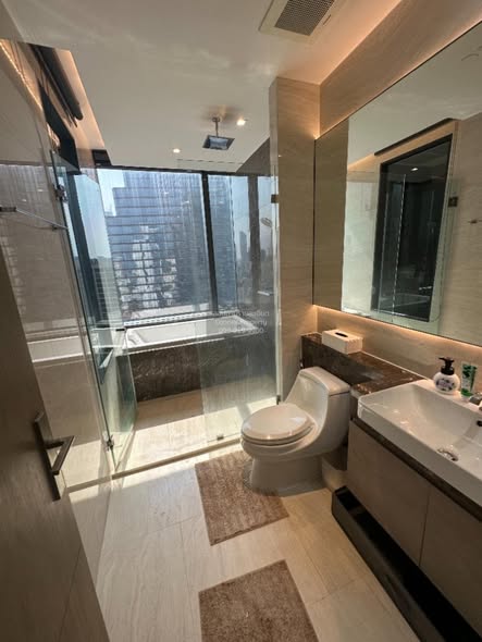 bathroom of Ashton Silom