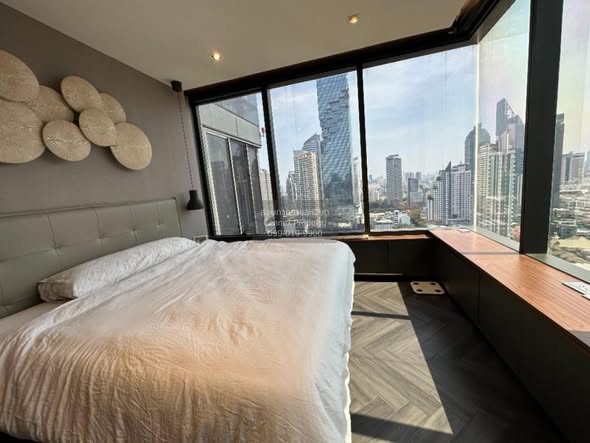 bedroom of Ashton Silom