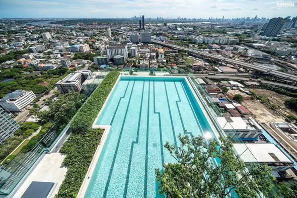 pool of Aspire Onnut Station