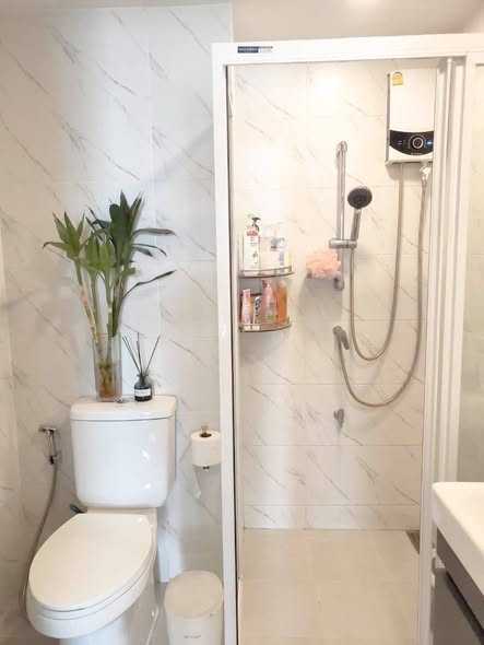 bathroom of Atmoz รัชดา-ห้วยขวาง คอนโด