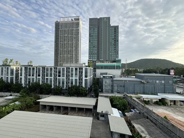 Atmoz Serene Sriracha