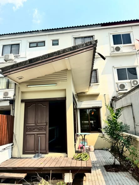 Ban Klang Muang Ratchada-Meng Chai 1