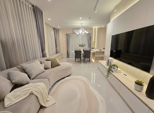 living room and bedroom of Bangkok Boulevard Bangna KM.5 บางกอก บูเลอวาร์ด บางนา กม.5