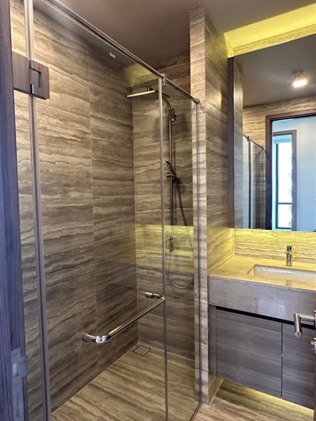 room interior and bathroom of Celes Asoke