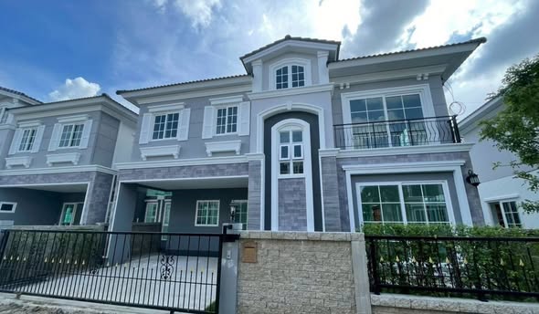 Golden Neo, Sukhumvit LaSalle