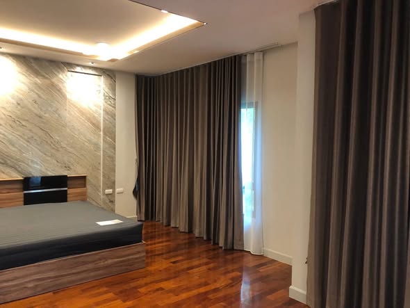 bedroom and room interior of Grand Bangkok Boulevard Sathorn