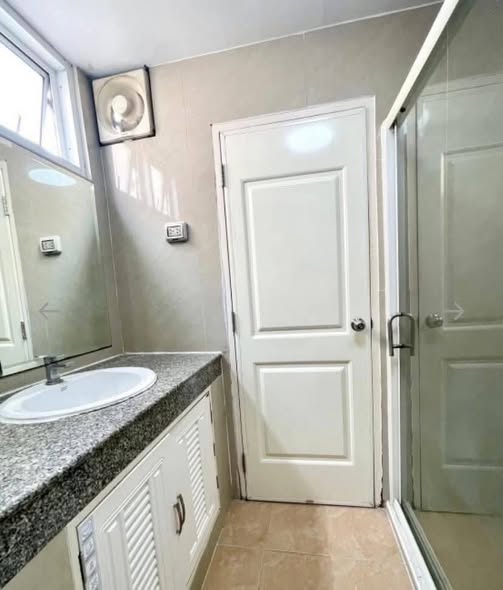 Happy Condo Rachada 18