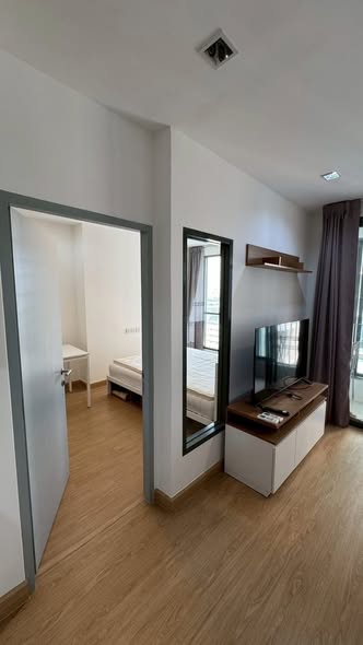 bedroom and room interior of Ideo Mobi Phaya Thai