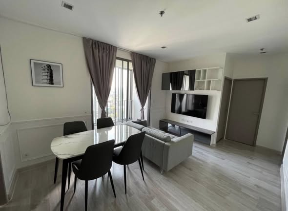 living room and room interior of Ideo Mobi Sukhumvit 81