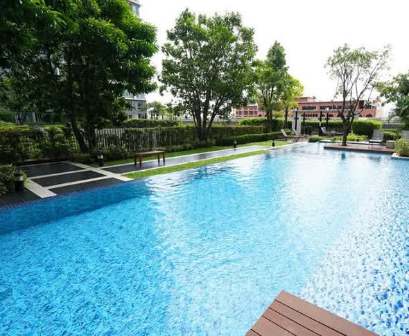 pool of Ideo Mobi Sukhumvit 81