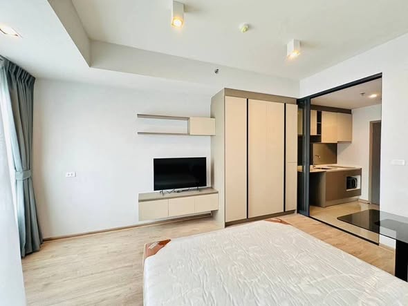 bedroom and room interior of IDEO Rama9 – Asoke