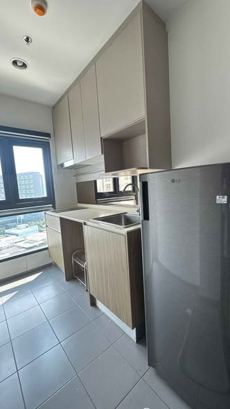 kitchen of Ideo Tha Phra Interchange