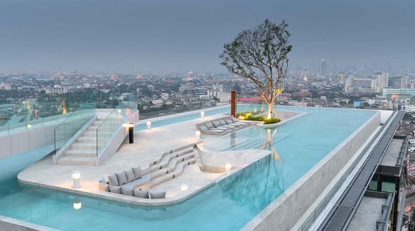 pool of Ideo Tha Phra Interchange