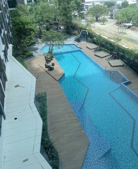 pool of Kensington Sukhumvit-Thepharak