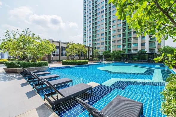 pool of Lumpini Park Rama 9 – Ratchada