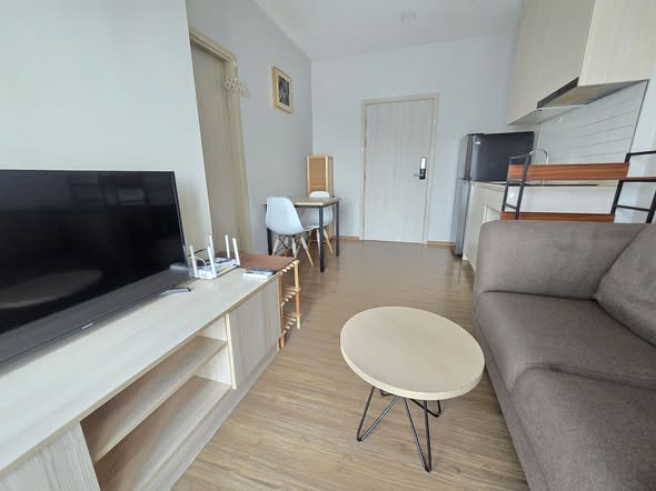 living room and bedroom of Metris Rama 9-Ramkumhang