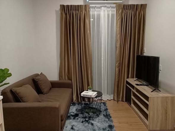 living room and bedroom of Metris Rama 9-Ramkumhang