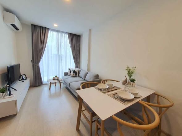 living room and bedroom of Noble Ambience Sukhumvit 42