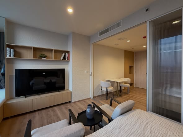 bedroom and living room of Noble Form Thonglor โนเบิล ฟอร์ม ทองหล่อ