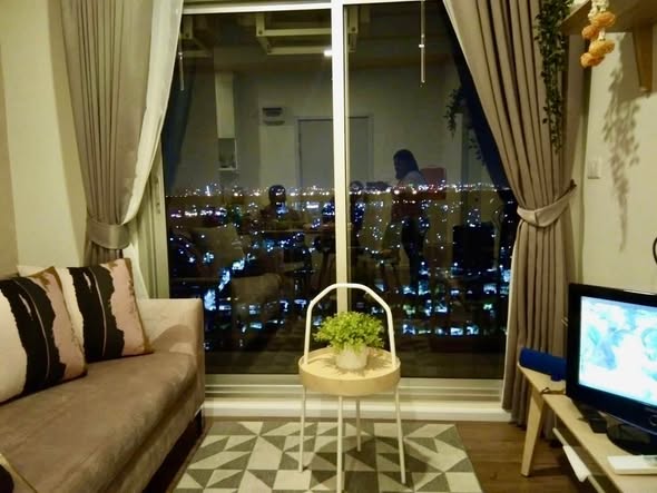 living room and bedroom of Notting Hill Sukhumvit – Phraek Sa