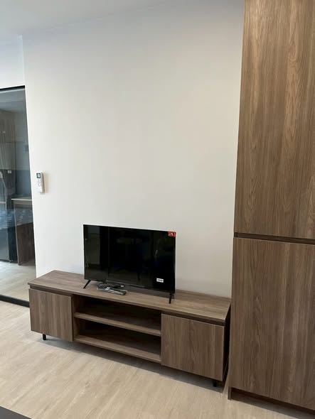 room interior of Nue Cross Khu Khot Station (นิว ครอส คูคต สเตชัน)