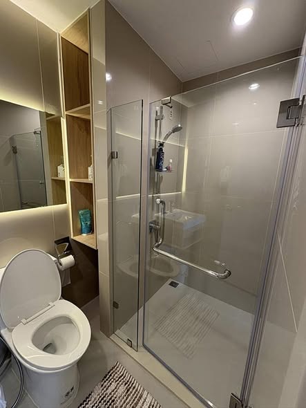 room interior and bathroom of NUE Noble Srinakarin Lasalle นิว โนเบิล ศรีนครินทร์ – ลาซาล