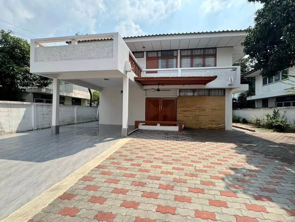 Oakhouse Sukhumvit 101/1