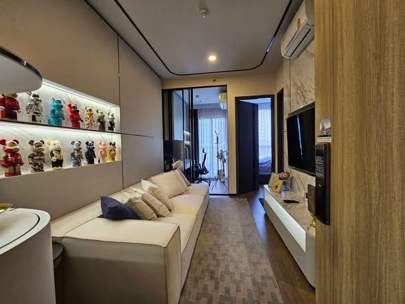 bedroom and living room of Park​ Origin​ Phaya Thai