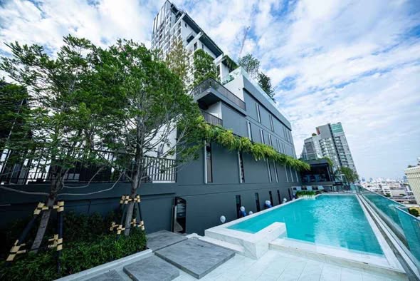 pool of Park​ Origin​ Phaya Thai