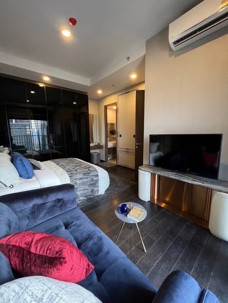 living room and bedroom of Park​ Origin​ Thonglor