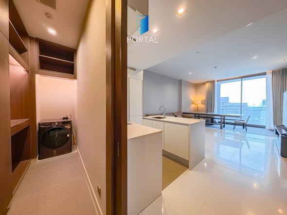bedroom and bathroom of Q1 Sukhumvit Condo by Q House