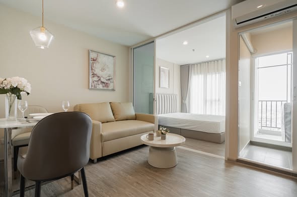 bedroom and living room of Regent Home Bangna (รีเจ้นท์โฮม บางนา)