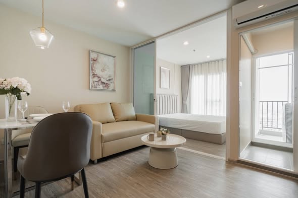 bedroom and living room of Regent Home Bangna (รีเจ้นท์โฮม บางนา)