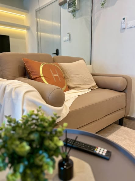 bedroom and living room of Regent Home Wutthakat