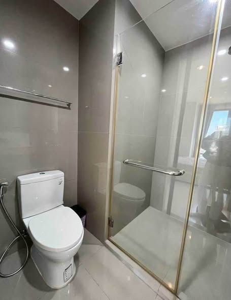 room interior and bathroom of Rhythm Sukhumvit 42