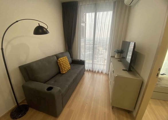 bedroom and living room of Skyrise Avenue Sukhumvit 64